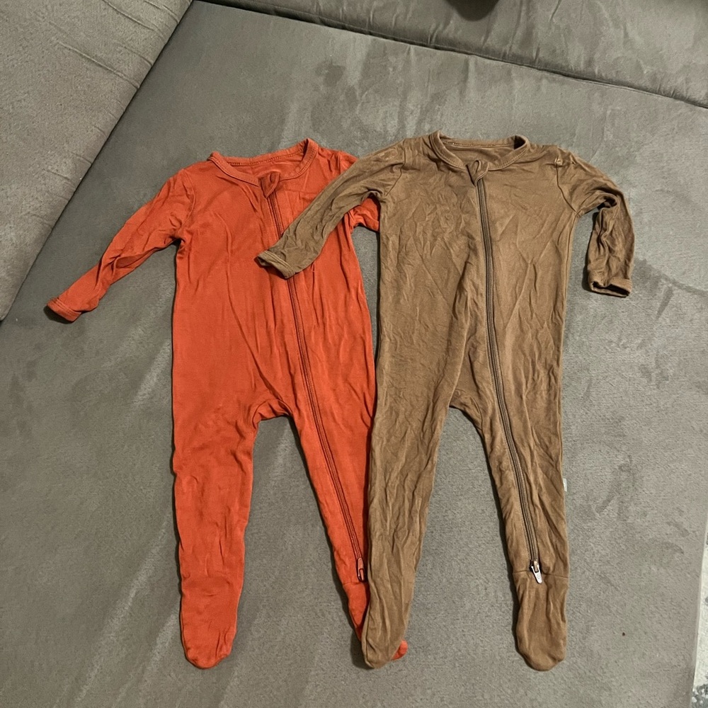Bundle of 2 kyte baby zippered footies 3-6 months, bamboo